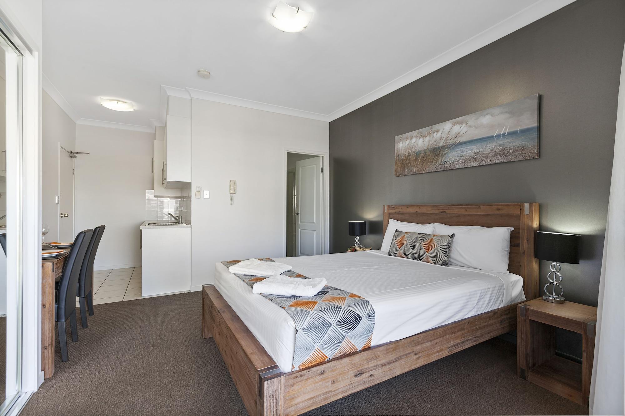 La Vida On Anzac Aparthotel Redcliffe Exterior photo