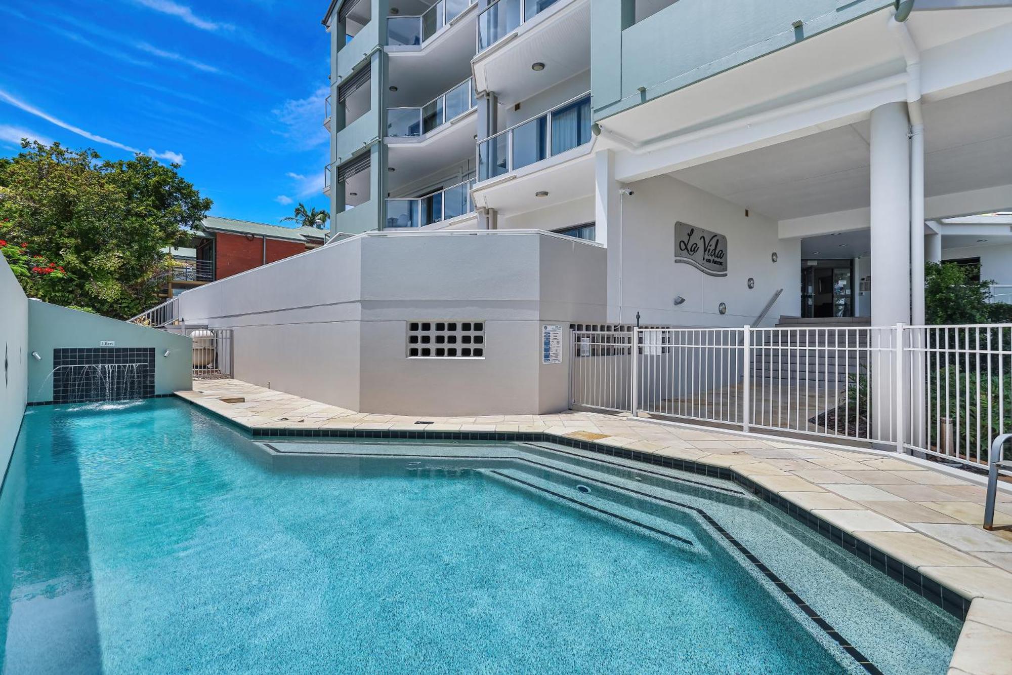 La Vida On Anzac Aparthotel Redcliffe Exterior photo