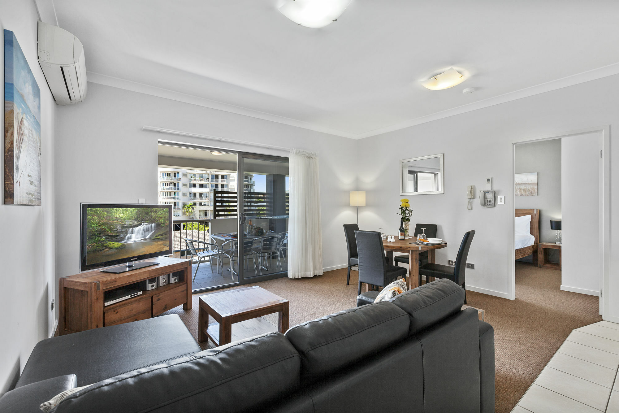 La Vida On Anzac Aparthotel Redcliffe Exterior photo
